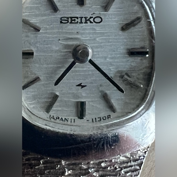 Seiko Ladies Watch Vintage Mechanical Winding Silver Tone Bracelet and Dial - Picture 8 of 15